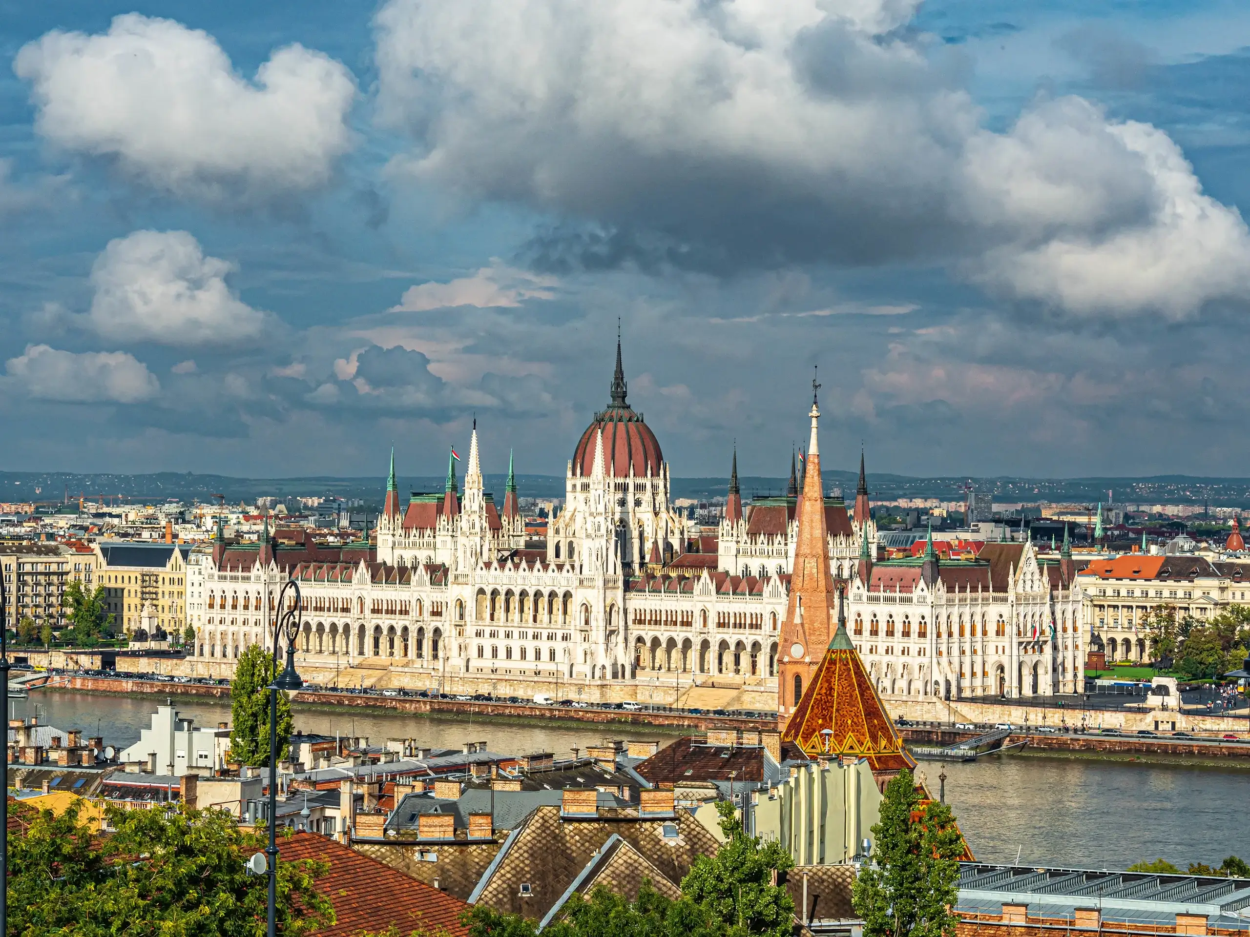 GEBO subsidiary in Hungary – Budapest parliament building, local pipe fitting sales